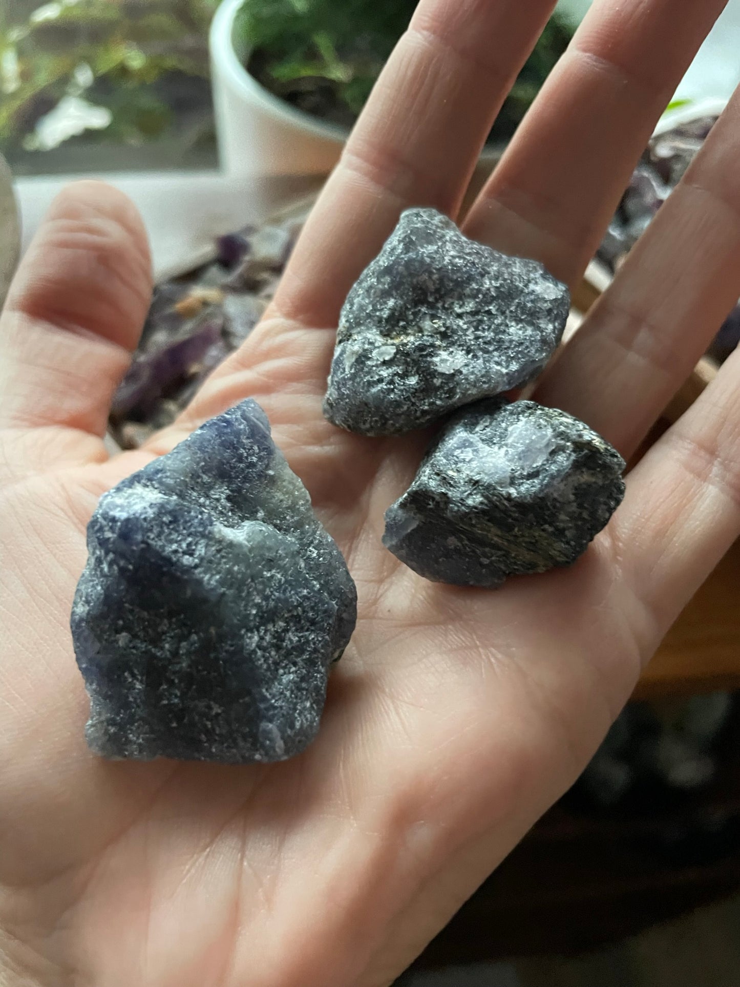 Iolite, chunks